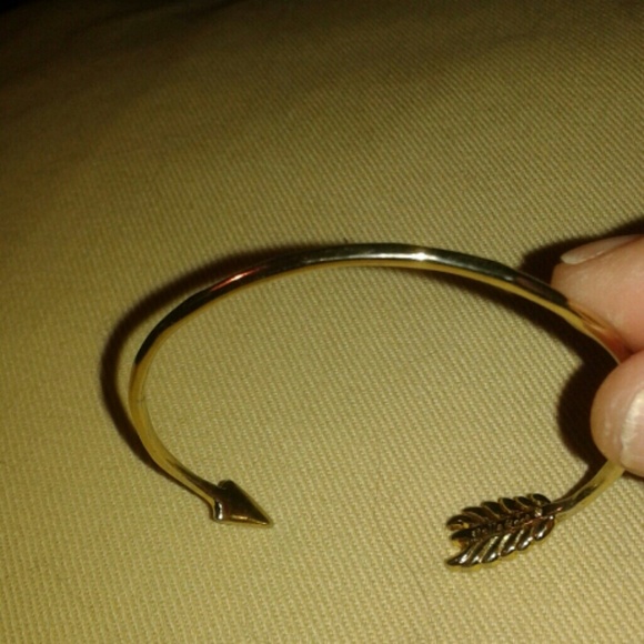 SALE! Nwot Stella & dot gold tone bracelet - Picture 4 of 6